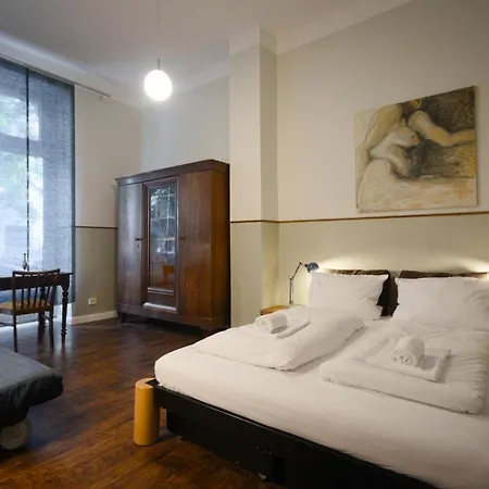 Apartment Altbauwohnung Mit 3 Badern Berlin