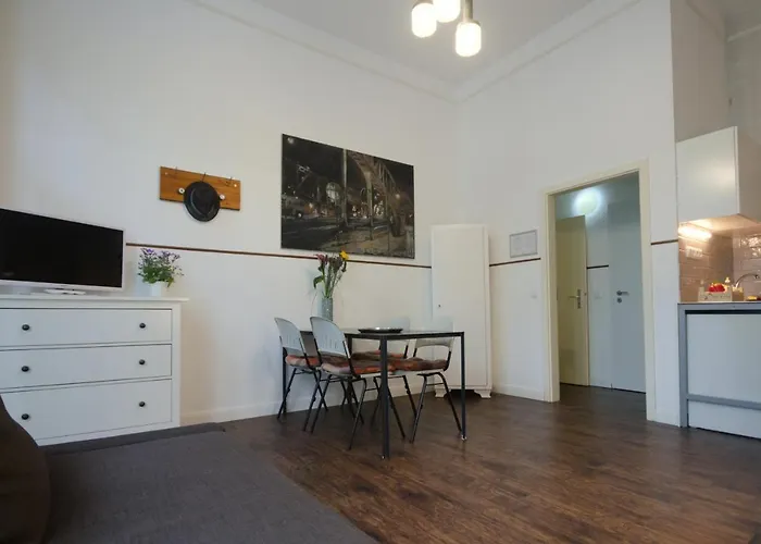 Altbauwohnung Mit 3 Baedern 公寓 *