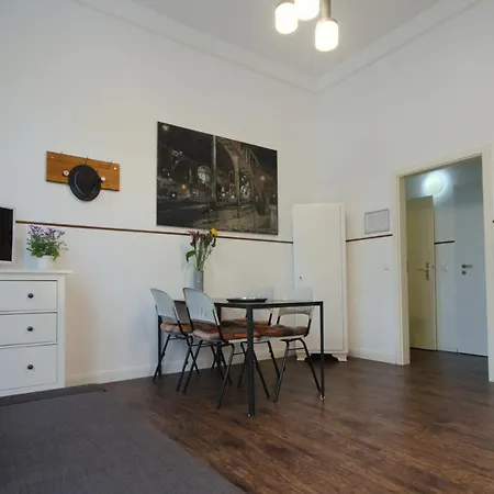 Altbauwohnung Mit 3 Baedern Apartmán *