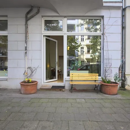 Altbauwohnung Mit 3 Baedern *