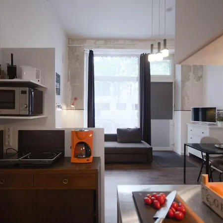 Altbauwohnung Mit 3 Baedern * Berlín
