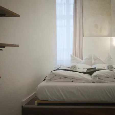 شقة Altbauwohnung Mit 3 Baedern *