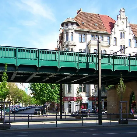 Daire Altbauwohnung Mit 3 Baedern *