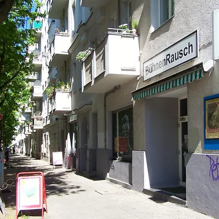 Altbauwohnung Mit 3 Baedern דירה *